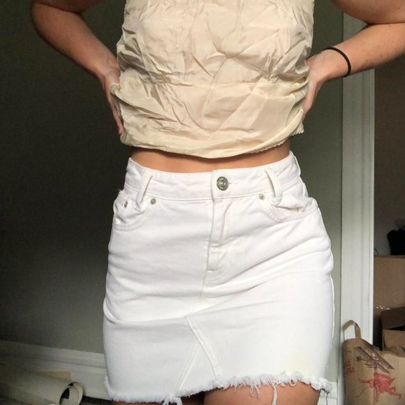 Urban Outfitters XS White Mini - Picture 1 of 5